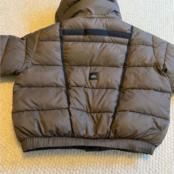 ALO Yoga Dark Brown Puffer Jacket With Black Trim - Picture 2 of 4